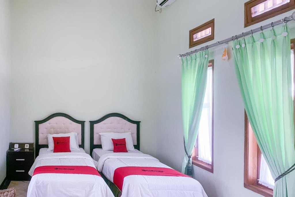 RedDoorz Resort Syariah at Hotel ANB Pameungpeuk Garut - View 2