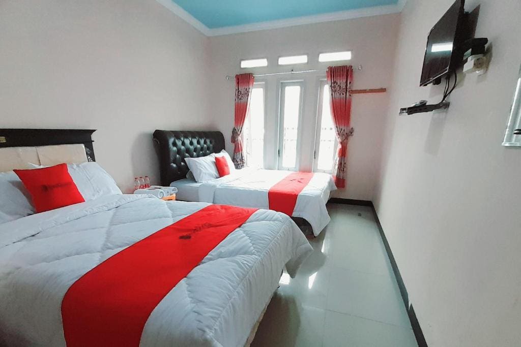 RedDoorz Syariah near Komplek Candi Arjuna Dieng 2 - View 6