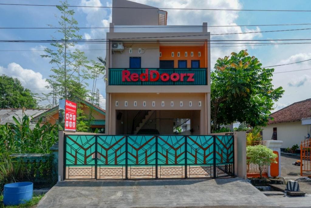 RedDoorz Syariah near Stasiun Gumilir Cilacap - Main view