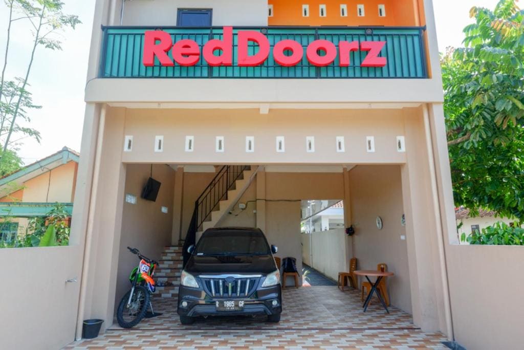 RedDoorz Syariah near Stasiun Gumilir Cilacap - View 3