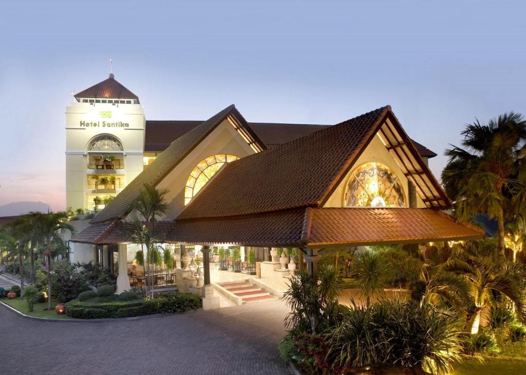 Hotel Santika Cirebon - Main view