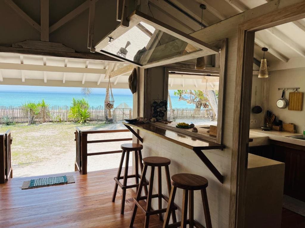 Scar Reef Resort Beachfront Paradise - View 6