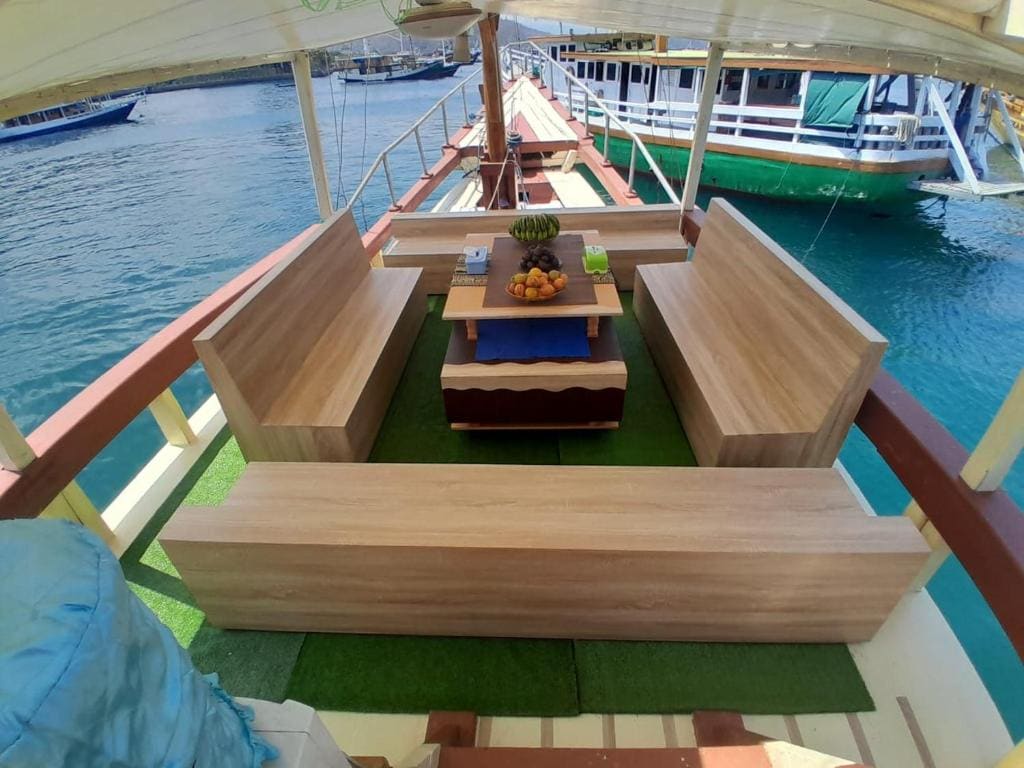 Semi Phinisi boat Labuan Bajo Komodo Tour - View 2