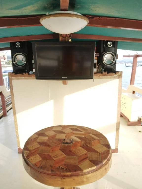 Semi Phinisi boat Labuan Bajo Komodo Tour - View 3