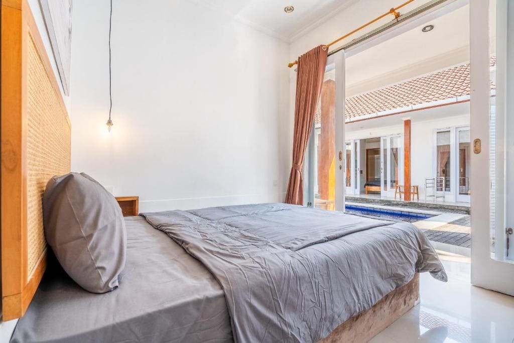 Lumturi House - Centrally Located - View 3
