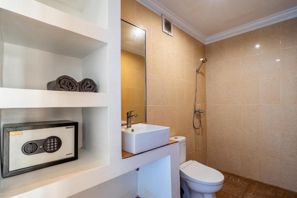Lumturi House - Centrally Located - View 2