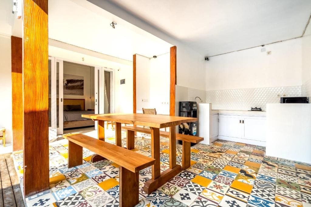 Lumturi House - Centrally Located - View 4