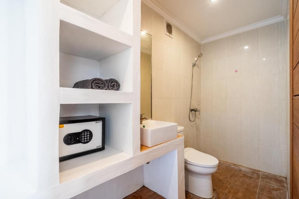 Lumturi House - Centrally Located - View 6