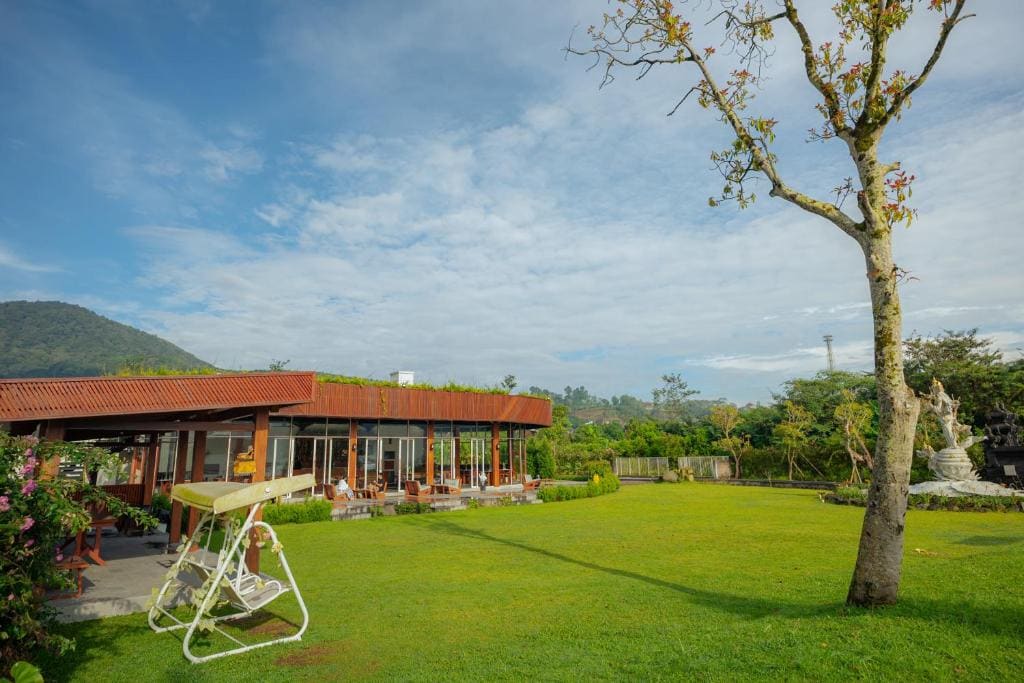 Svargan Lakeside Glamping - Main view
