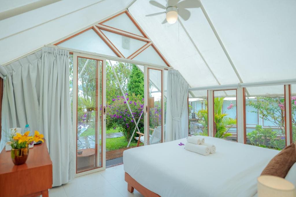 Svargan Lakeside Glamping - View 6