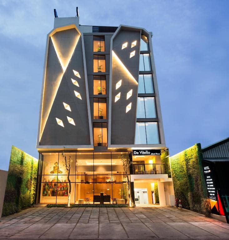 Yellow Star Ambarukmo Hotel - Main view