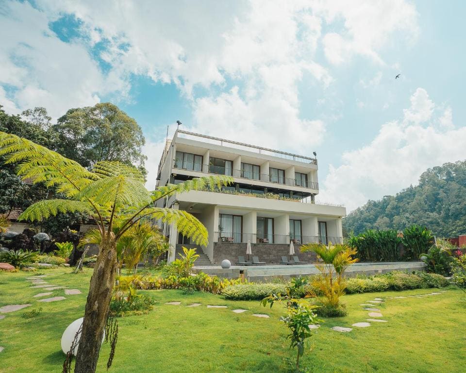 Tribhuwana Padma Lake Resort - Main view