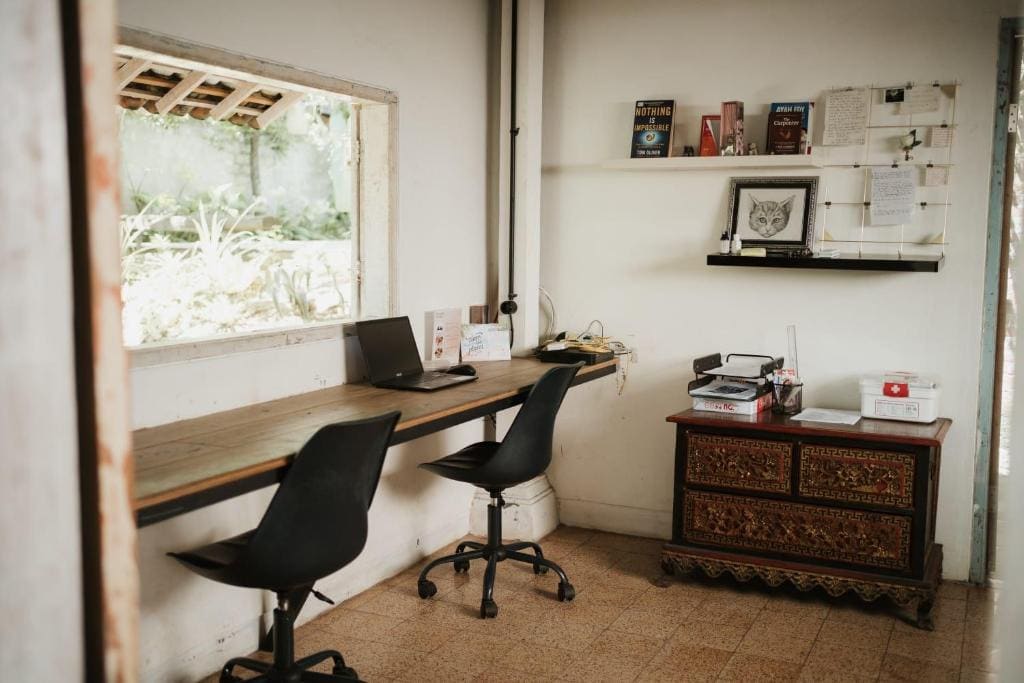 East room at Semadi Living - View 7