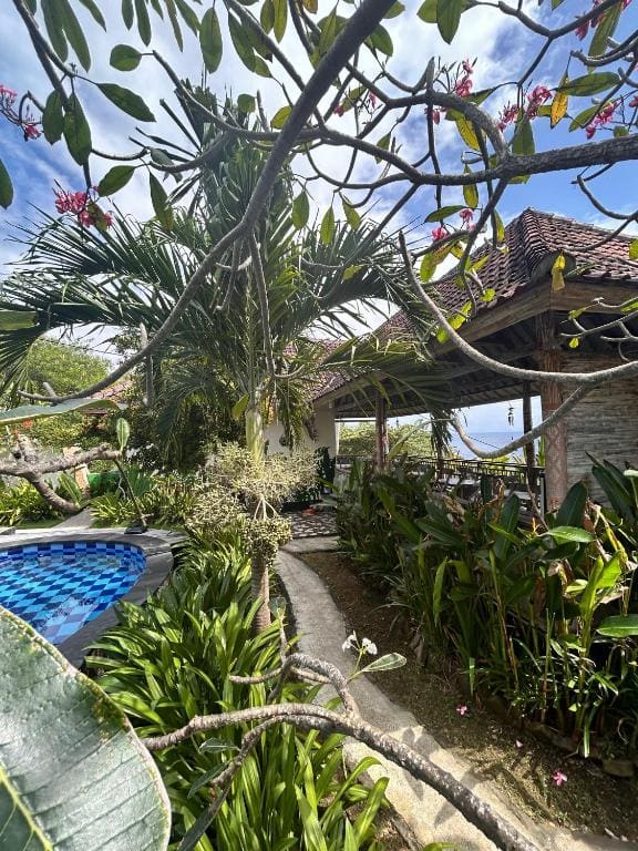 Unicorn Bungalow - Main view