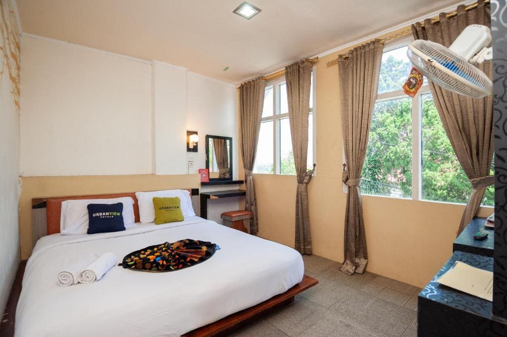 Urbanview Hotel Ananda Syariah by RedDoorz - View 2