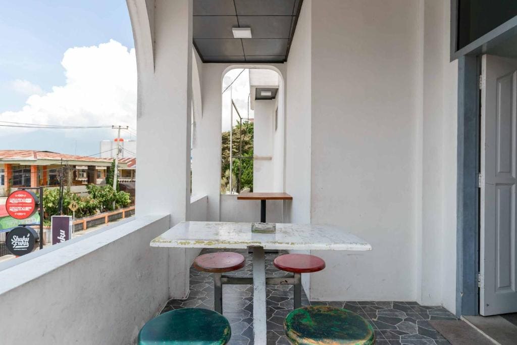 Urbanview Hotel Ananda Syariah by RedDoorz - View 3