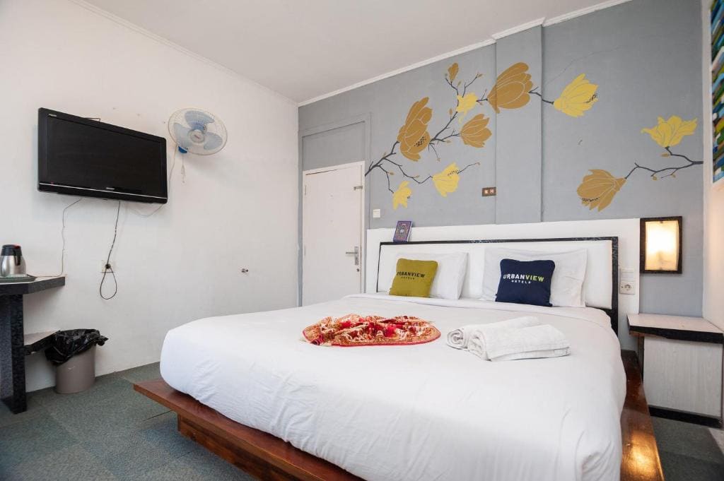 Urbanview Hotel Ananda Syariah by RedDoorz - View 7