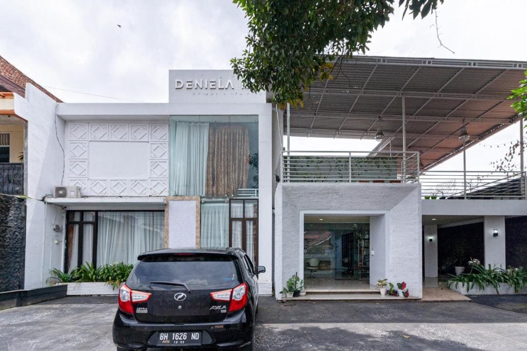 Urbanview Daniela Jambi by RedDoorz - View 4