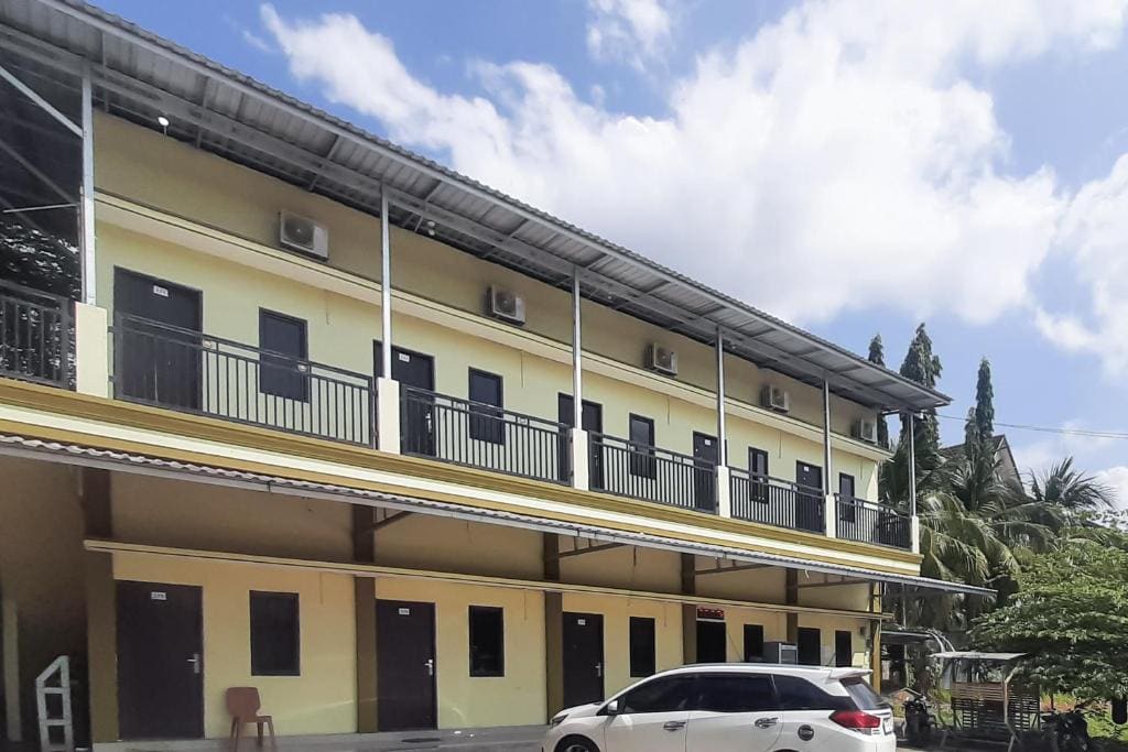 Urbanview Hotel Fira Syariah Muara Enim by RedDoorz - Main view