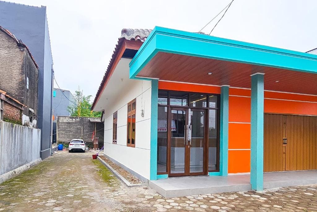 Urbanview MJ Hotel Syariah Cirebon by Reddoorz - View 3