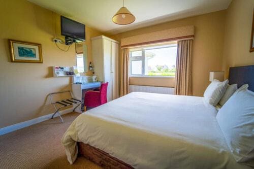 Dingle Bambury House Accommodation - View 3