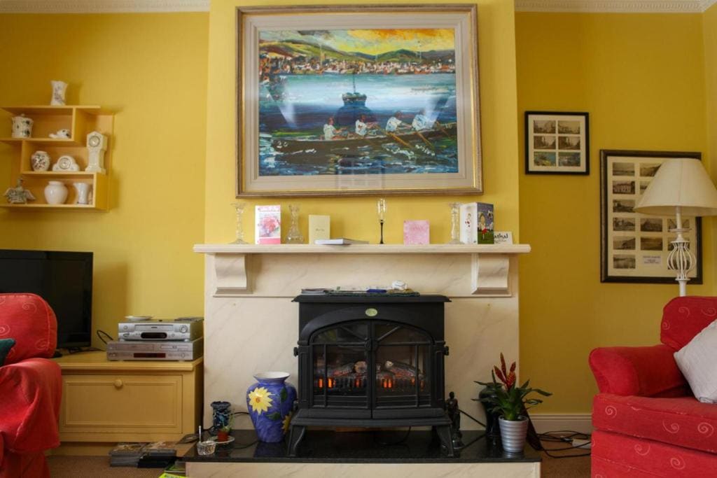 Dingle Bambury House Accommodation - View 2