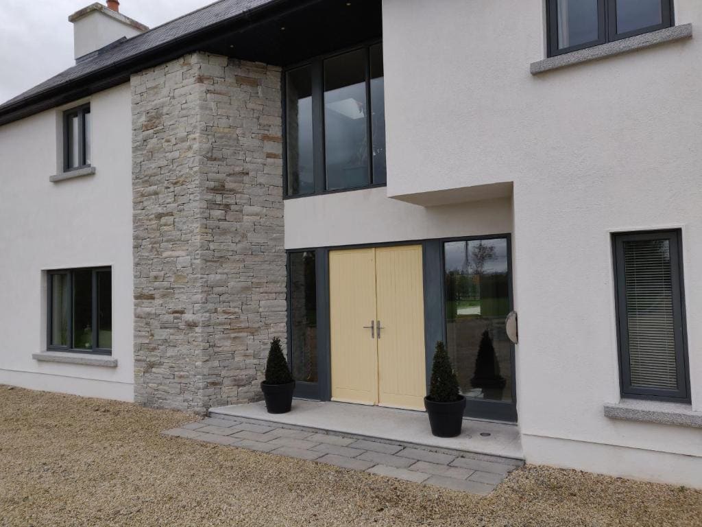 Brona Dempsey - Main view