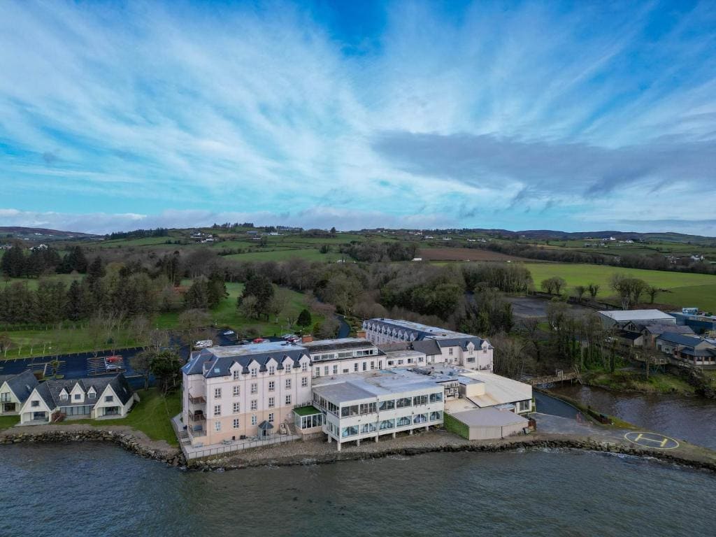 Redcastle Hotel - Main view