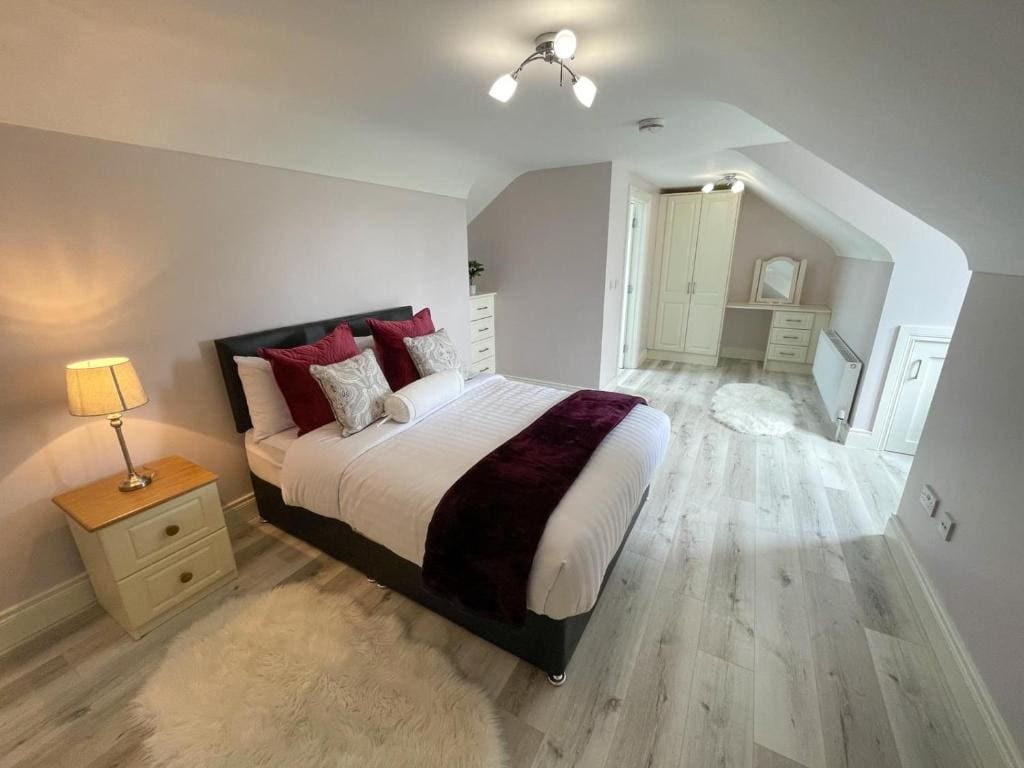 Drumlanaught Cottage Farnham - View 6