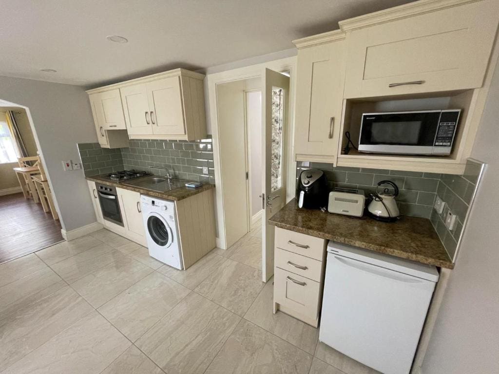 Drumlanaught Cottage Farnham - View 3