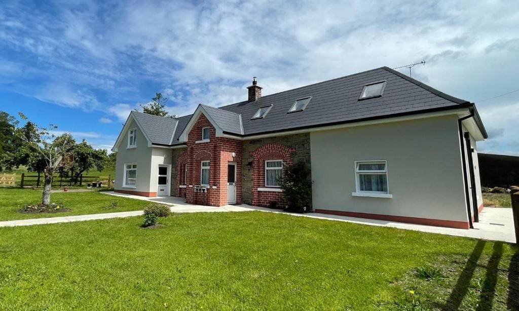 Drumlanaught Cottage Farnham - View 4