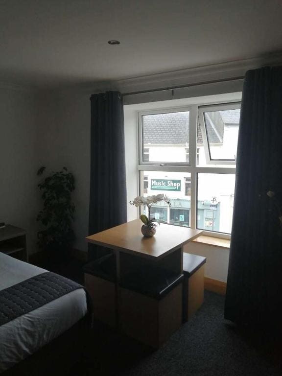 Reveller Bar Lodgings - View 5