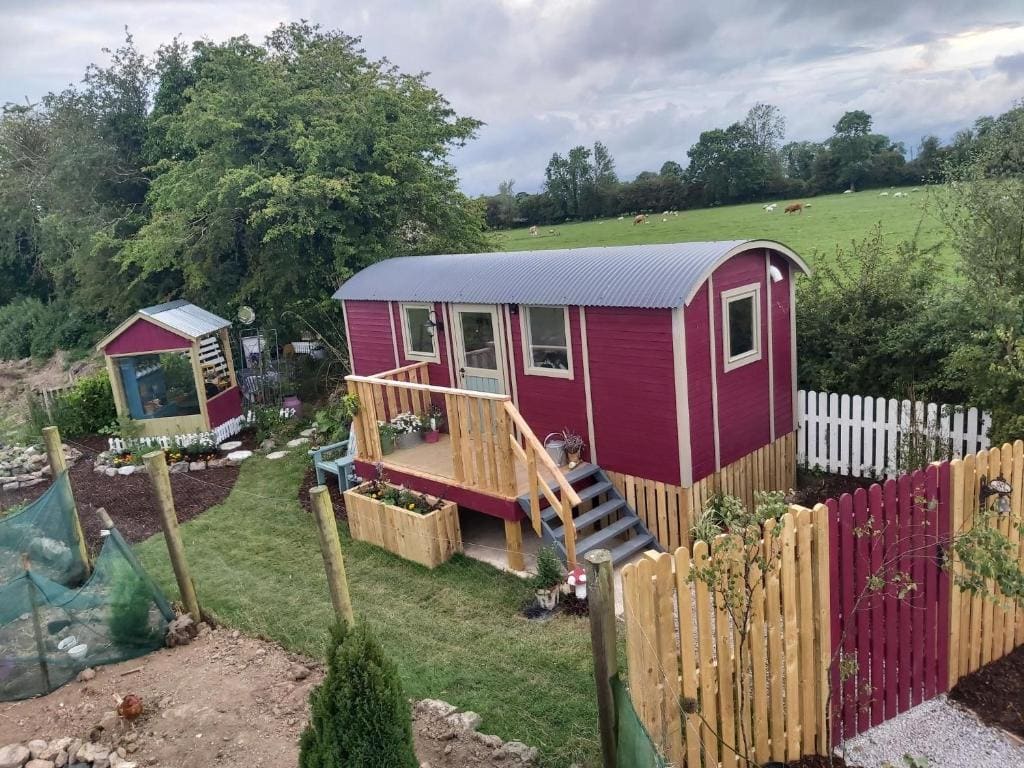 The Feathers Shepherds Hut - Main view
