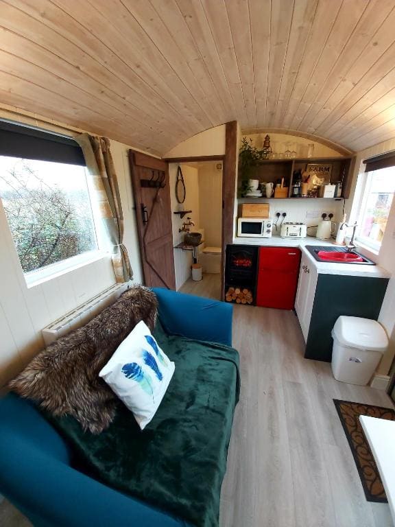 The Feathers Shepherds Hut - View 7
