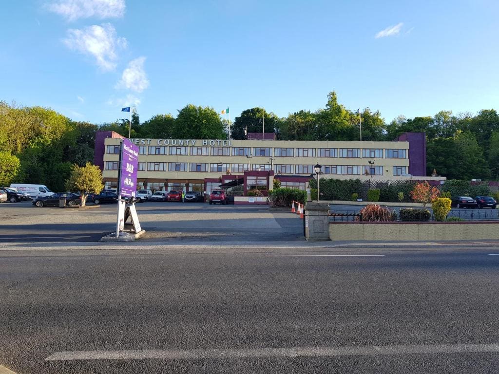 West County Hotel - Main view