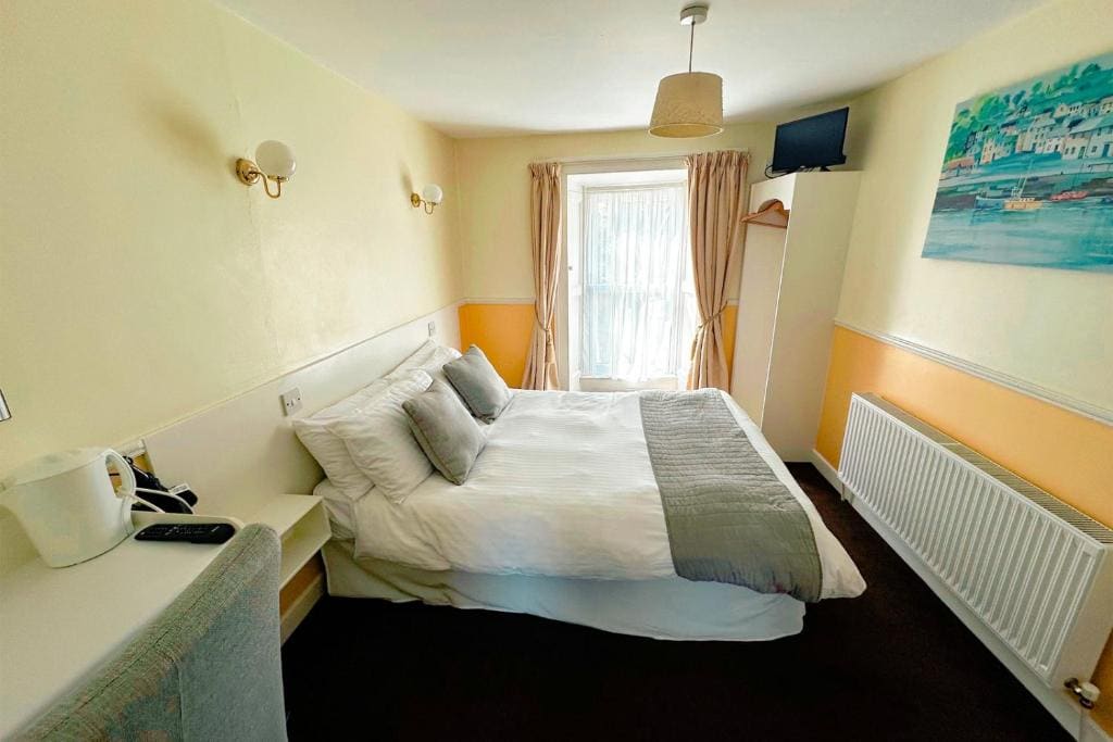Woodstock Arms - Bar, Bed & Breakfast - View 7