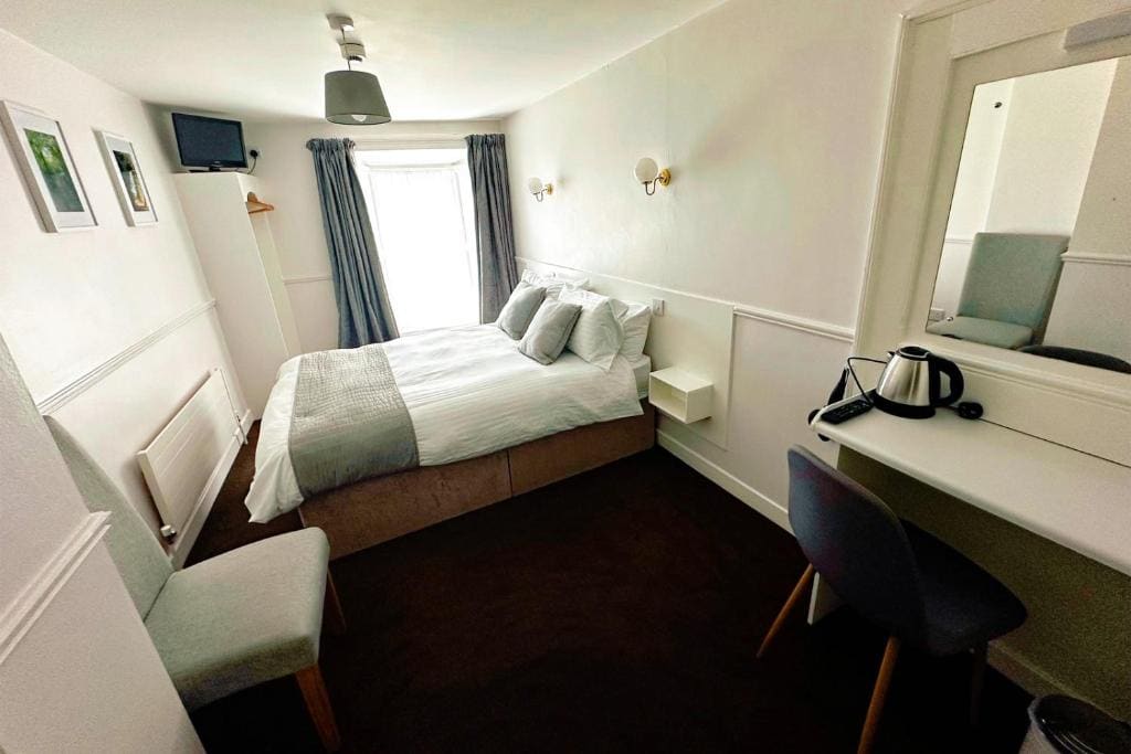 Woodstock Arms - Bar, Bed & Breakfast - View 6