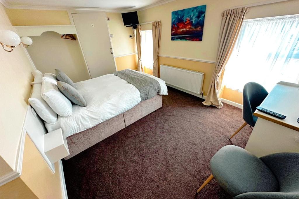 Woodstock Arms - Bar, Bed & Breakfast - View 5