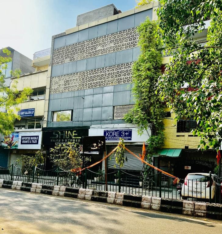 Divine Inn Hotel Near Rajouri Garden Main Market - Main view