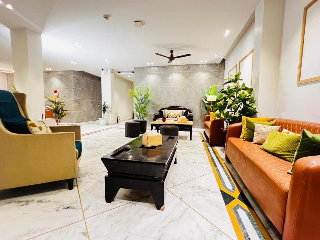Divine Inn Hotel Near Rajouri Garden Main Market - View 3