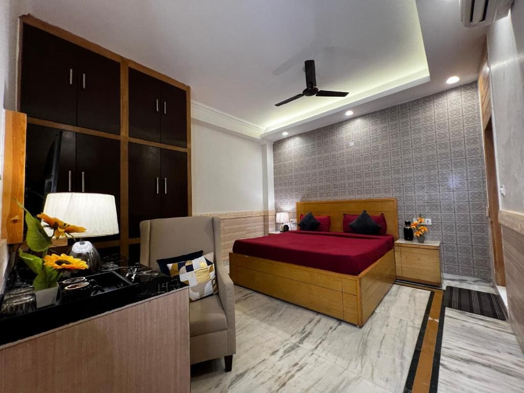 Divine Inn Hotel Near Rajouri Garden Main Market - View 6