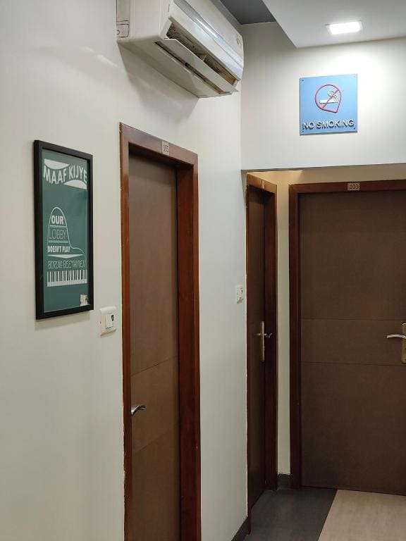 Apollo Guest House - Colaba Causeway - Main view