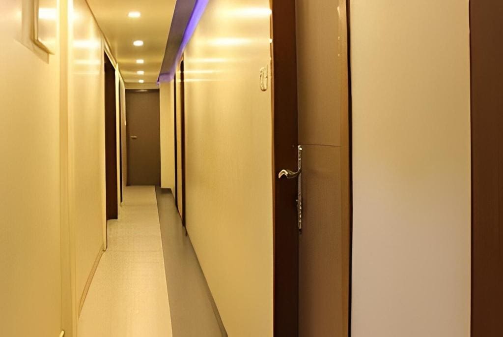 Apollo Guest House - Colaba Causeway - View 6