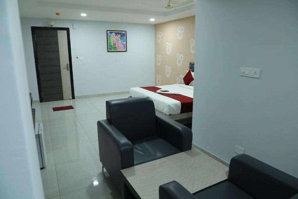 HOTEL BLUE MOON - Main view