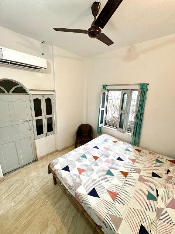 Om Rest House by Bunny Cafe Varanasi - عرض 3