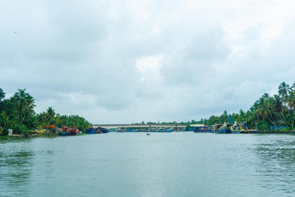 CANALVIEW PRIVATE COTTAGE Azhikkal Ayiram Thengu - Main view