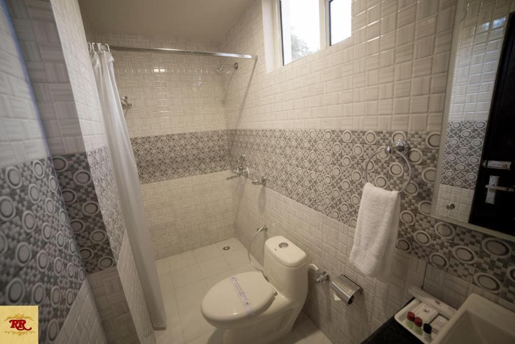 Hotel Royal Rosette Lake View BHIMTAL - View 3