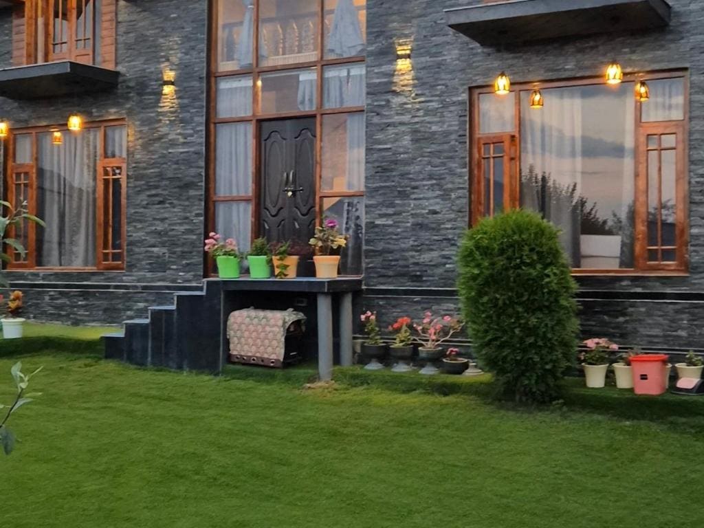 Cliffside cottage - View 7