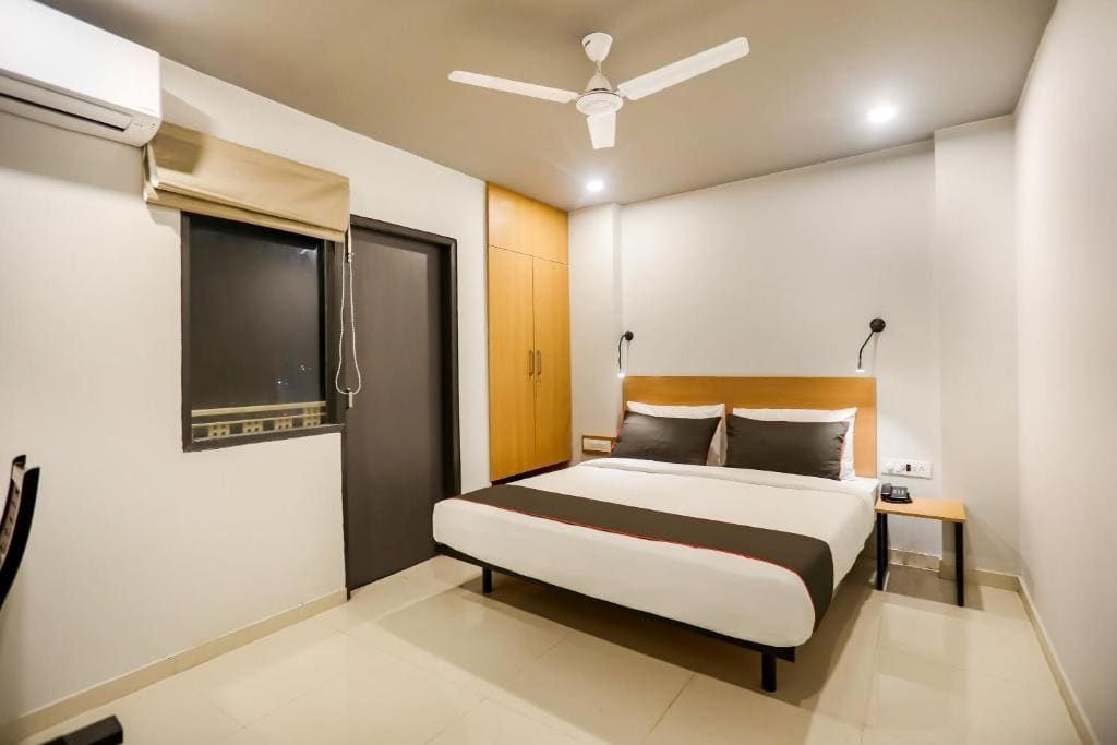 Collection O Le Noida Hotel Near Sector 76 Metro Station - View 2