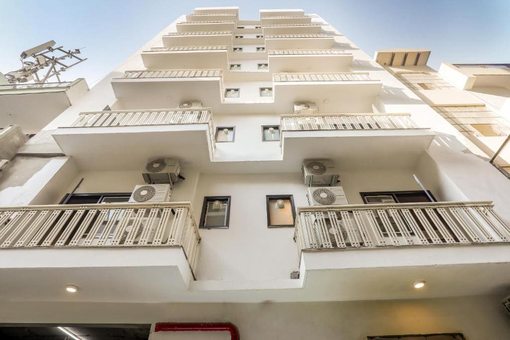 Collection O Le Noida Hotel Near Sector 76 Metro Station - Main view